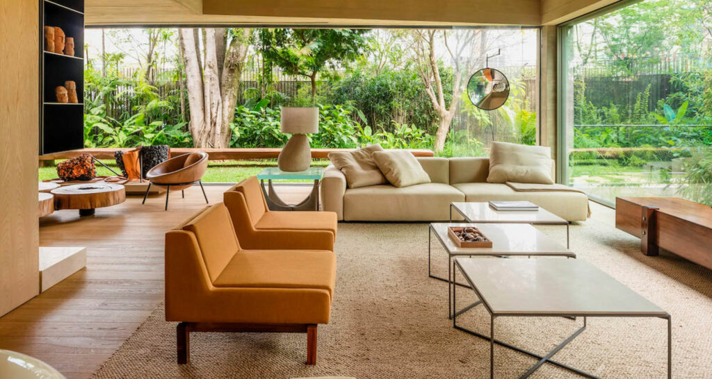 the living room of a modern home by Studio Arthur Casas